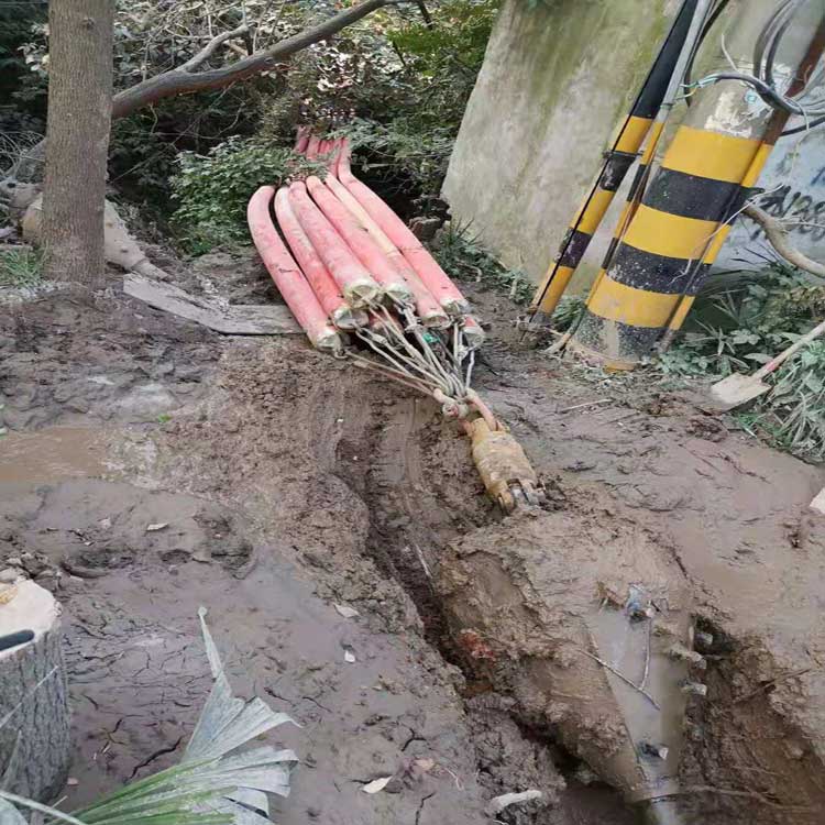 谢通门拖拉管